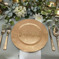 Assiettes de charge en plastique PP de 13 pouces de haute qualité couleurs personnalisées design moderne pour la fête à la maison plats de dîner de couleur personnalisée en gros