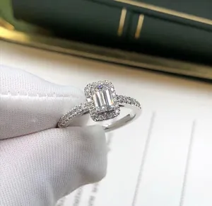 Joias finas personalizadas 1ct d, cor esmeralda, corte, moissanite, anel halo 18k, ouro branco, moissanite, joias, anel de casamento e noivado