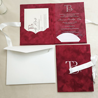 Carte d'invitation de mariage en velours bordeaux à double pliage avec support en papier et acrylique, impression à chaud argentée, style européen