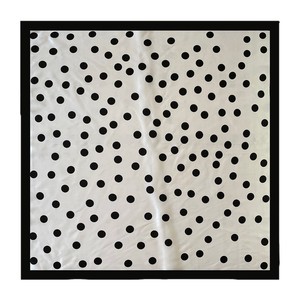 Sciarpa Quadrata 90cm a Pois Bianchi e Neri, Foulard Estivo Sottile, <span class=keywords><strong>Elegante</strong></span> e Versatile, Sciarpa Decorativa - Product Image 3