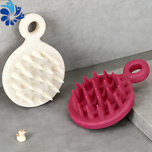 Brosse de massage du cuir chevelu en silicone avec trou de suspension pour soins capillaires et spa - Product Image 4