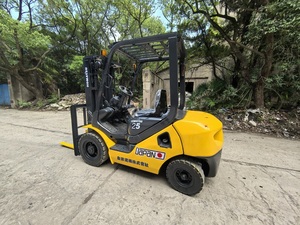 Montacargas Diésel Komatsu FD25 de 2.5 Toneladas, Usado, en Buenas Condiciones, Equipo Industrial Contrabalanceado FD25 en Venta - Product Image 3