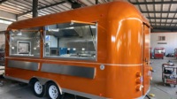 Remorque alimentaire incurvée remorquable, intérieur en acier inoxydable robuste, entièrement équipée pour la vente de hot-dogs, de bonbons et de nourriture de rue en extérieur