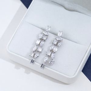 Boucles d'oreilles tendance MSE-844 en or blanc 18 carats avec diamants de laboratoire - Product Image 3