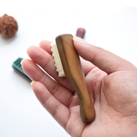 Mini brosse de nettoyage DIY OEM à manche en bois blanc, à dents crantées et à dix mille poils durs
