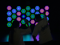 Plancher de danse LED coloré, indice de protection IP65, contrôle DMX512 pour parc à thème - Environnement dynamique et vibrant encourageant l'interaction et le mouvement