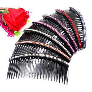 Cepillo para el cabello estilo coreano con pedrería de plástico grande, lleno de brillantes diamantes de imitación, peine para el cabello de múltiples dientes, frontal simple y elegante. - Product Image 1