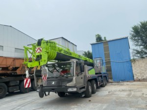 Used Zoomlion ZTC500 Hydraulic Mobile Truck <b>Crane</b> 50 Ton – Motor Gearbox Pump, 60m Lifting Height for Sale - Product Image 3