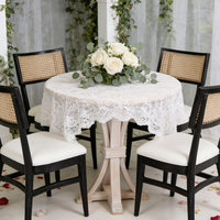 Nouvelles tables de salle à manger rondes en bois sculpté de style campagnard pour la location d'événements et de fêtes