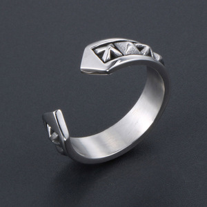 แหวนเปิดหลังรูปทรงพีระมิดสไตล์วินเทจ เครื่องประดับโลหะย้อนยุคสำหรับทุกเพศ SA923 - Product Image 3