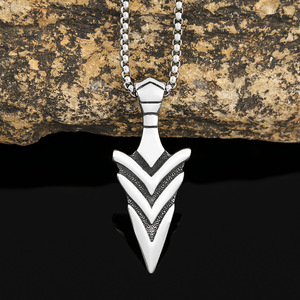 Yunnique Collar con colgante de flecha de acero inoxidable para hombre, joyería de moda de estilo vikingo geométrico - Product Image 2