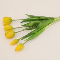 Vente en gros de tulipes artificielles en soie réalistes, faites à la main, au toucher naturel, pour Noël, mariage, Saint-Valentin, décoration de la maison, hôtel