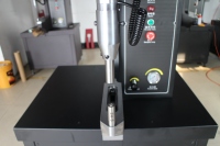 Machine de pose de rivets CNC à auto-perforation pour la fabrication métallique