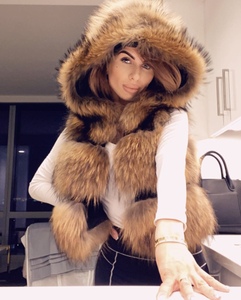 Winter Wholesale <strong>Ladies</strong> High Quality Thick Warm Short <strong>Hooded</strong> Waistcoat Custom Fox Fur <strong>Gilet</strong> Women Real Raccoon Fur Vest - Product Image 1