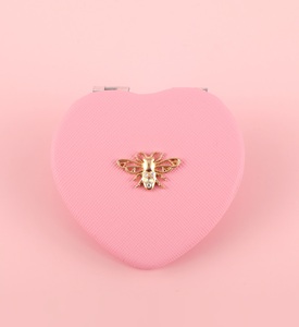 Miroir compact en forme de cœur en cuir PU texturé rose, décor abeille dorée 3D, cadre en métal argenté, double face, verre HD, pour maquillage de poche - Product Image 2