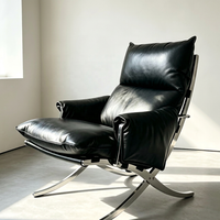 Fauteuil lounge italien contemporain à dossier haut en cuir, avec structure en acier inoxydable poli miroir, courbée en X et en forme de barre plate