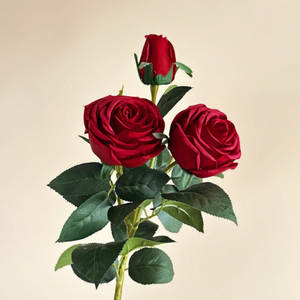 زهور صناعية من الحرير على شكل ورود حمراء بثلاثة رؤوس وفروع خضراء بطول 45 سم لتزيين المنزل وحفلات الزفاف وعيد الحب - Product Image 4