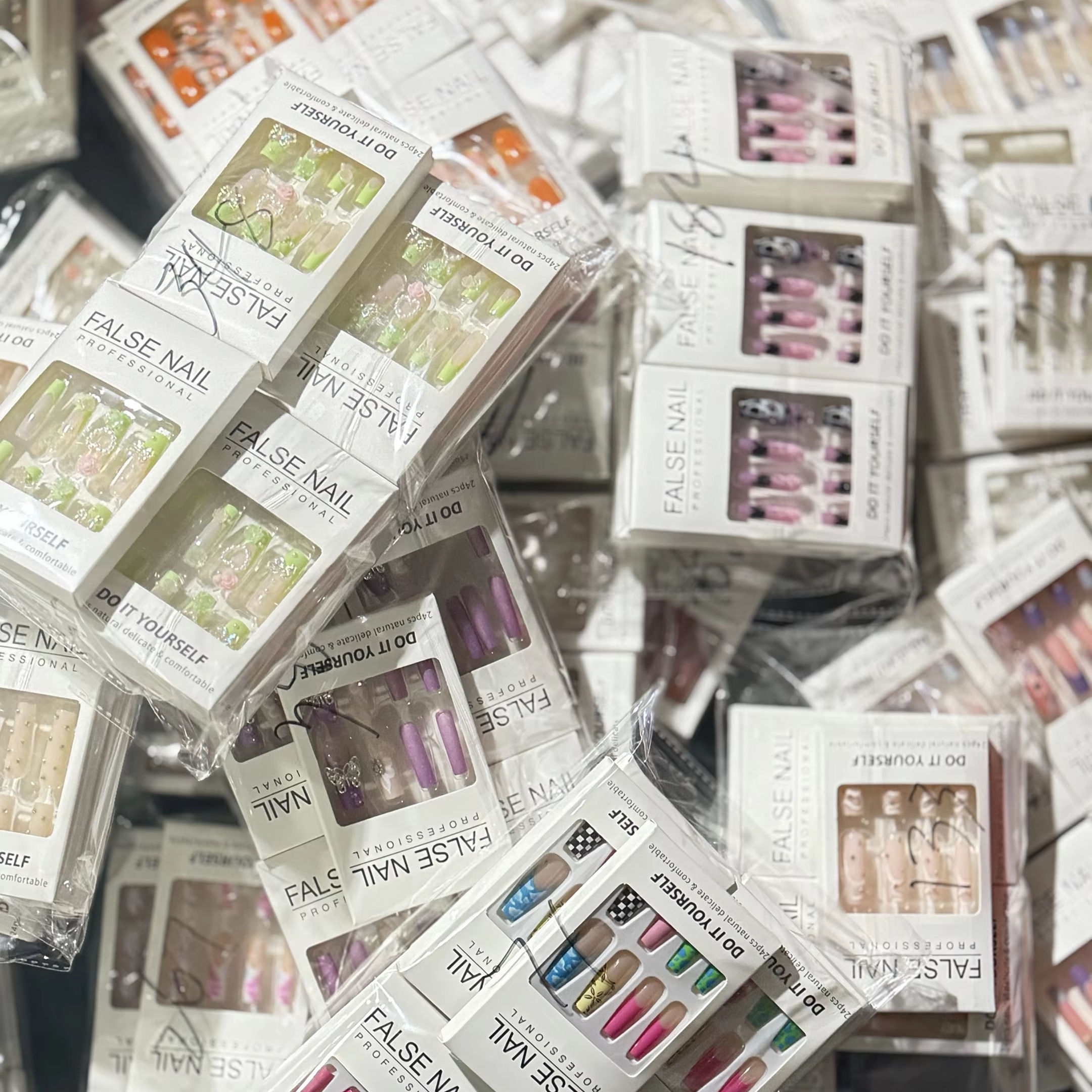 Random Mixed Design Size Wholesale Bulk Fake Nails 24 Pieces Almond Nail&square Nail&coffin Nail Box Press on Nails