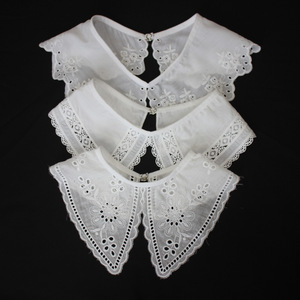 Colletto in Pizzo Francese Bianco Reversibile Ricamato Traforato Staccabile per Accessori d'Abbigliamento - Product Image 1