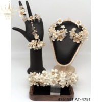 AE-4751 AFLODY Pendientes y Accesorios para el Cabello de Novia, con Flores en Forma de Mano, Chapados en Oro Satinado Color Marfil, Joyería Personalizada
