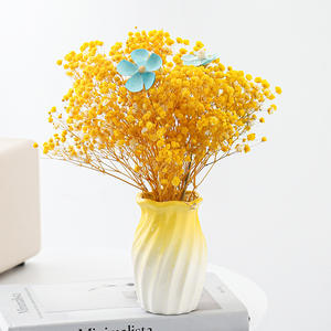 Vase en céramique blanc minimaliste moderne, à motif ondulé, bord festonné, multicolore rose/bleu/jaune, finition brillante, pour la maison - Product Image 1