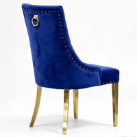 Fauteuil d'appoint en velours bleu roi capitonné avec accents en acier inoxydable doré pour mariage