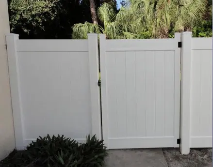 Giriş-6 'yüksek 4 'geniş PVC kapı gizlilik çit için