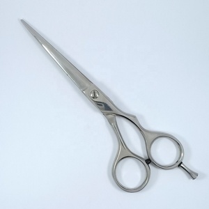 Vente en gros de ciseaux de coiffeur professionnels en acier japonais avec de grands trous pour les doigts - Product Image 1