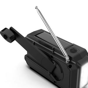 Nueva Radio de Emergencia Multifuncional AM/FM/WB con Manivela de Carga Solar, Linterna y Banco de Energía - Product Image 3