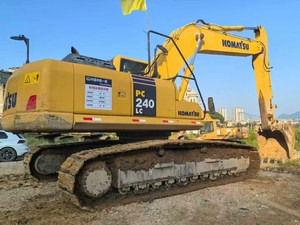 Excavatrice d'occasion Komatsu PC240LC-8 de haute qualité, 24 tonnes, modèle 2022, capacité de la benne de 1,2 m, moteur puissant, excellent état - Product Image 2