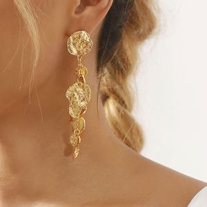 Pendientes Largos de Estilo Retro Europeo Americano, con Colgante Individual en Forma de Mariposa, Chapados en Oro, con Aleación de Diamantes - Product Image 2