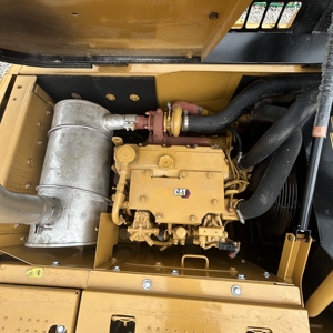 Excavatrice sur chenilles hydraulique Caterpillar 315D2GC d'occasion, 15 tonnes, moteur Cat, pour travaux de terrassement et construction urbaine - Product Image 3
