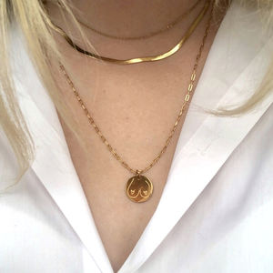 Collar con nombre personalizado chapado en oro de 18k, joyería de acero inoxidable, colgante de disco grabado de gemelos - Product Image 4