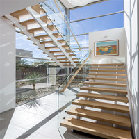 Solution d'escalier droit de Prima avec escalier de rangement sous l'escalier et escalier mural pour petites maisons