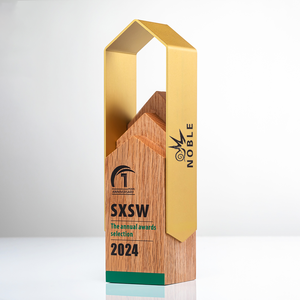Trophée Noble en bois avec accent géométrique en métal doré Prix de forme unique pour les cérémonies d'anniversaire d'entreprise et de remise de prix annuelles - Product Image 3