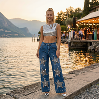 Jeans de poids moyen avec décorations étoiles en strass, design à œillets métalliques, style streetwear individuel et élégant pour femmes