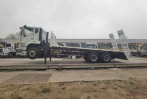 Camión de Carga de Plataforma Sinotruk Howo NX 6x4 de 10 Ruedas, 20 Toneladas, 30 Toneladas, Nuevo, para Maquinaria Pesada - Product Image 5