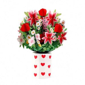 Cartes pop-up 3D pour la Saint-Valentin en papier découpé au laser - Product Image 1
