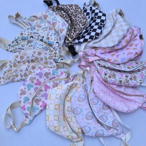 Sac banane bandoulière sans couture personnalisé, en nylon, imperméable, unisexe, avec fermeture éclair, en forme de coussin géant, thème Parc à thème Magic Kingdom, motif souris - Product Image 5