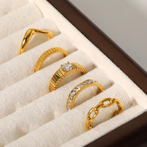 Suave fundido al por mayor pulido a mano 18K chapado en oro estilo vintage Acero inoxidable geométrico doble anillo para niños - Product Image 3