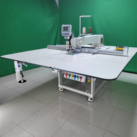 Machine à coudre CNC 13090 pour le poinçonnage et la perforation du cuir automobile, programmable, pour housses de sièges de voiture en tissu