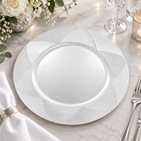 13 Zoll Kunststoff-Platzteller, Rosa Pulverbeschichtet, Modern Strukturiert mit Diagonaler Gerippter Kante, Dekorativer Unterteller für Veranstaltungen und Gastronomie