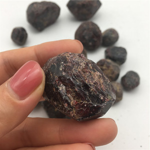 Bán buôn Tự Nhiên Vòng thô Garnet đá nguyên liệu Garnet pha lê giảm chữa bệnh đá cho phong thủy - Product Image 3