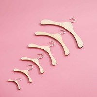 DS4290 Natürlicher Holz-Kinderkleiderständer Kinderkleiderbügel für Kleidung Mini-Puppen Hunde- und Katzenbügel Holz-Haustierkleiderbügel