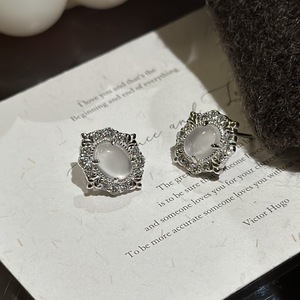 เงินแท้ S925 สไตล์โบราณ ดีไซน์เฉพาะ ประดับลายดอกไม้แกะสลักแบบละเอียด วินเทจ ประดับลายดอกไม้แกะสลักแบบละเอียด - Product Image 1