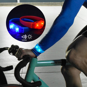 Mới lạ biểu tượng tùy chỉnh <span class=keywords><strong>LED</strong></span> nhấp nháy ban nhạc Vòng đeo tay điều khiển âm thanh Silicone đèn pin cho Đảng khuyến mại Nguồn cung cấp bên - Product Image 2