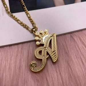 สร้อยคอจี้สลักตัวอักษร A-Z สีทอง18K แบบทำมือเครื่องประดับแบบทำมือสำหรับผู้ชายและผู้หญิงชื่อคิวบาทำจากสเตนเลสสตีล - Product Image 1