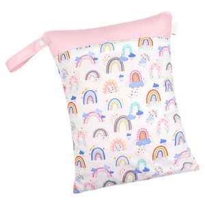 Sac étanche léger en polyester avec fermeture éclair pour vêtements de bain, couches, accessoires de pompe et plus encore pour bébé - Bleu Arc-en-ciel - Product Image 2