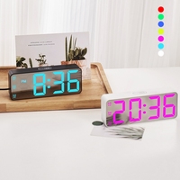 Nouvelle luminosité réglable commande vocale sept coloré rvb lumière changeante réveil numérique horloges de bureau et de table pour la décoration intérieure