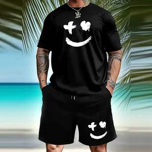 Conjunto de camiseta y pantalones cortos para <span class=keywords><strong>hombre</strong></span>, chándal de <span class=keywords><strong>verano</strong></span> de 2 piezas, ropa de calle, divertido estampado de cara sonriente, cómodo traje deportivo para correr - Product Image 3